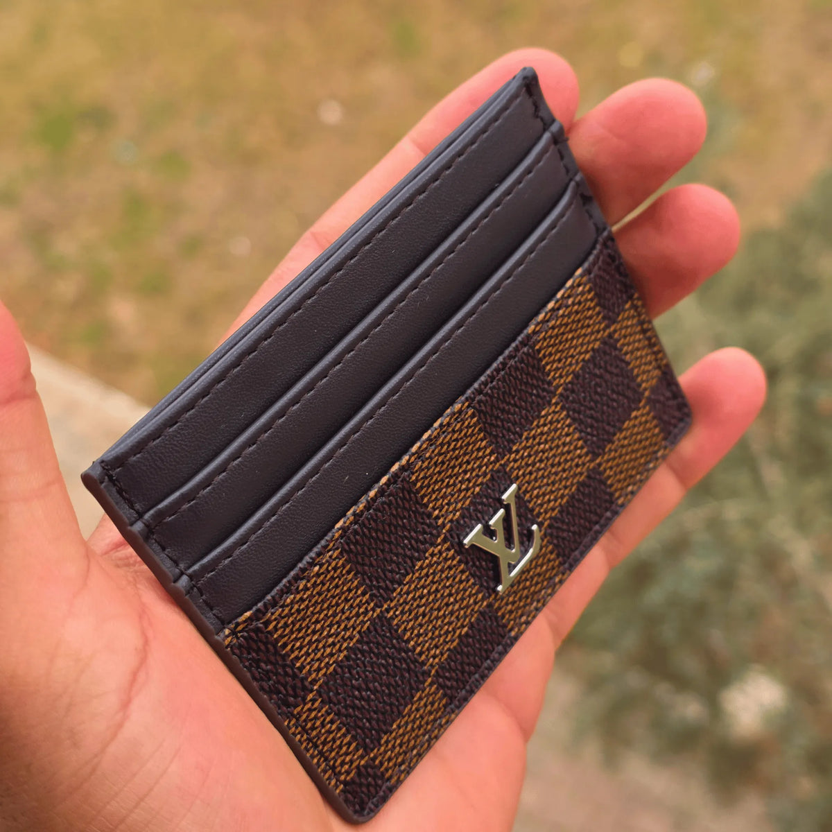 حامل بطاقات لويس فيتون